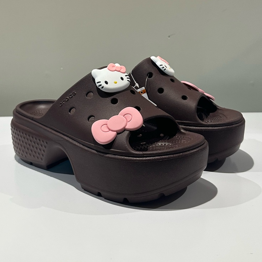 CROCS Brown Sandals with Pink Accents - Picture 4 of 11